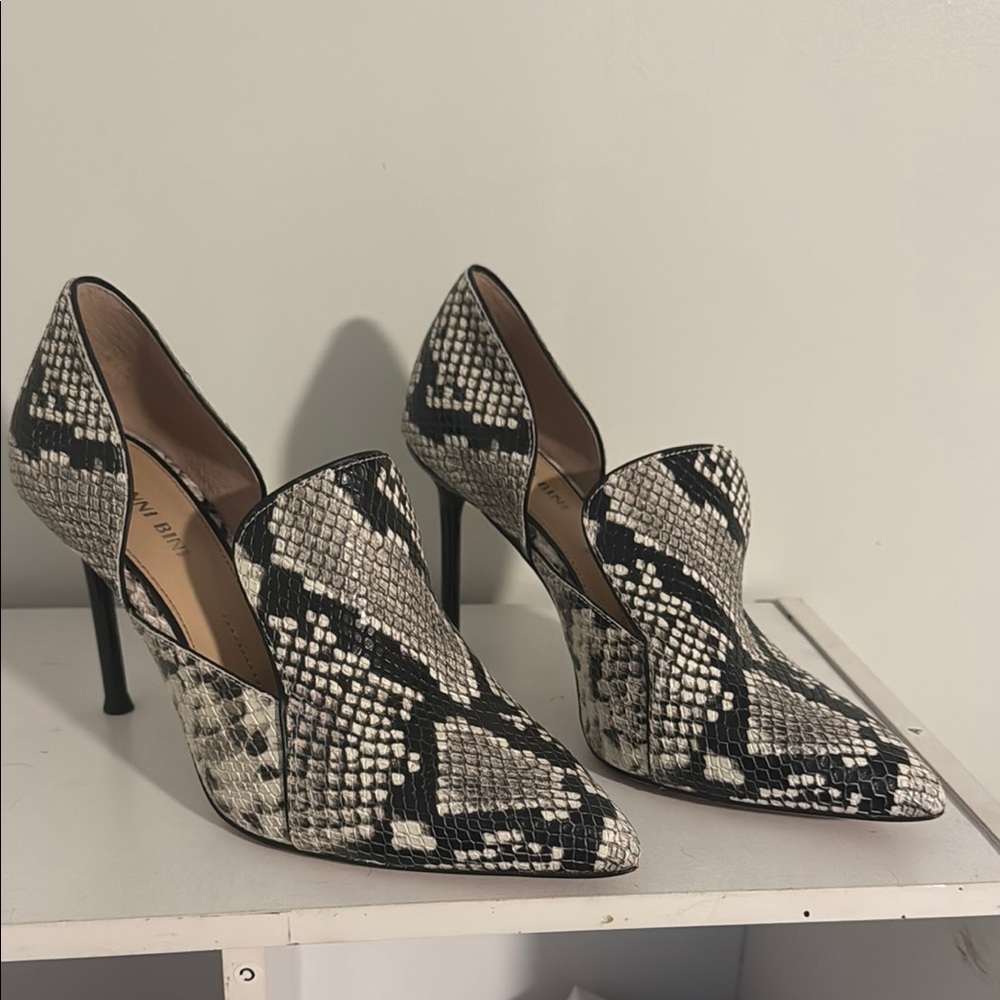 Gianni Bini Black and White Heels with Stiletto Slingback